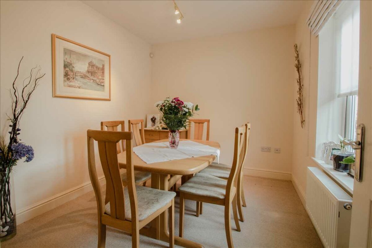 Lockwood Chase, Oxley Park Alexander Lawrence